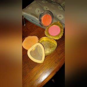 Vintage La Mode heart shaped bright pink blush makeup compact